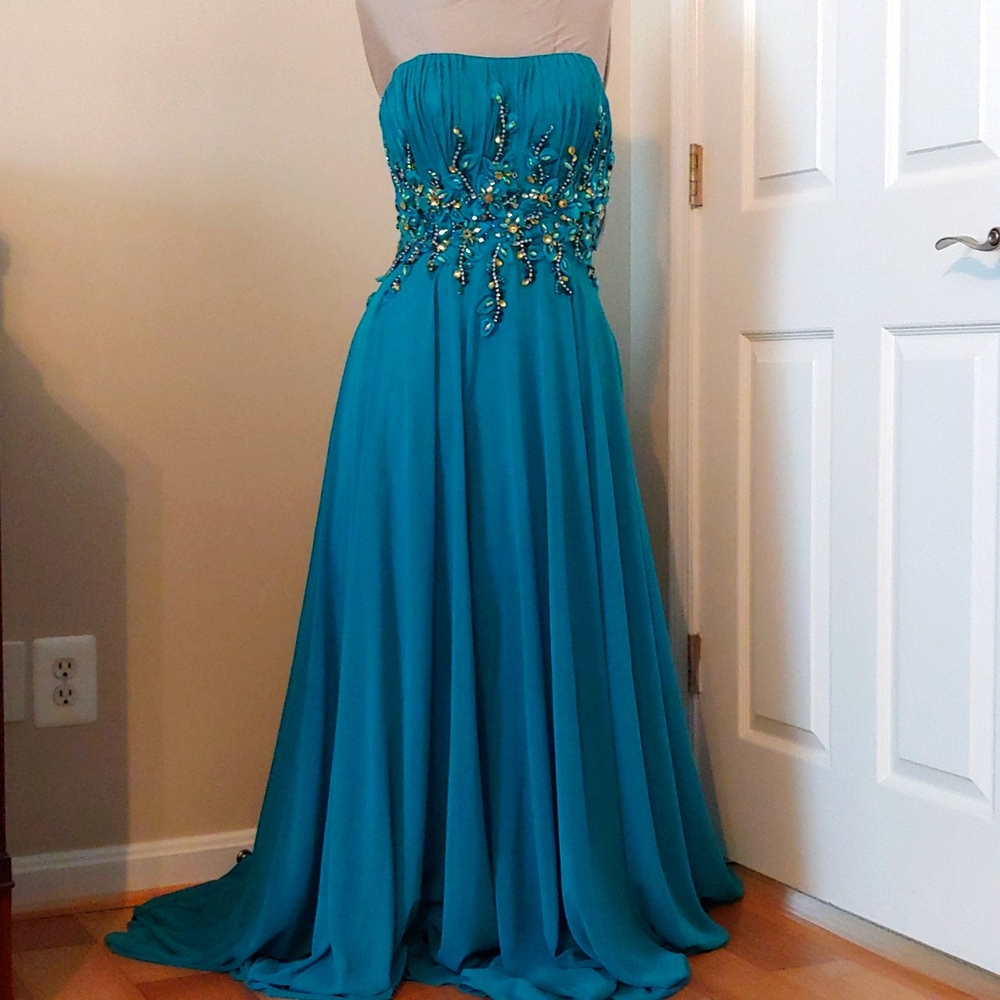 Gorgeous strapless ball gown